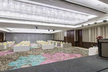 هتل Chatrium Royal Lake Yangon