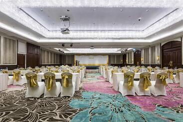 هتل Chatrium Royal Lake Yangon
