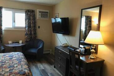 هتل Coastal Inn Kingfisher