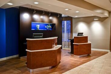 هتل Courtyard Cape Cod Hyannis