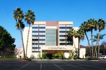 هتل Doubletree By Hilton Fresno Convention Center