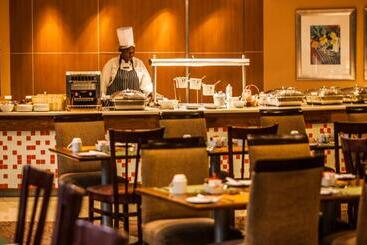 هتل Garden Court Hatfield
