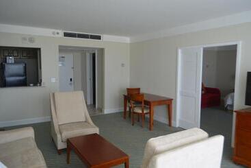 هتل Lighthouse Pointe At Grand Lucayan Resort