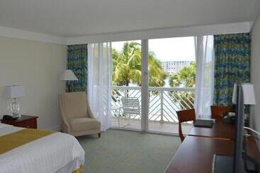 هتل Lighthouse Pointe At Grand Lucayan Resort