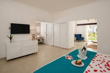 Wyndham Alltra Samana All Inclusive Resort