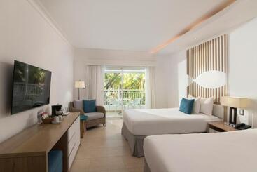 Wyndham Alltra Samana All Inclusive Resort