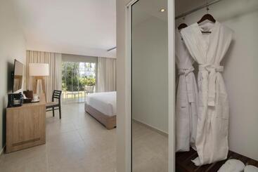Wyndham Alltra Samana All Inclusive Resort