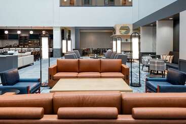 هتل Hilton Charlotte Airport