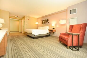 هتل Hilton Garden Inn Saratoga Springs