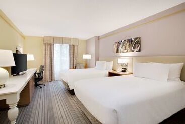 هتل Hilton Garden Inn Saratoga Springs