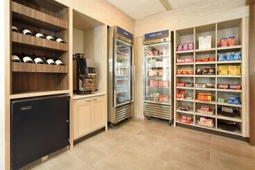 هتل Hilton Garden Inn Saratoga Springs