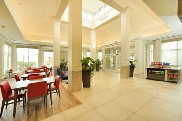 هتل Hilton Garden Inn Saratoga Springs