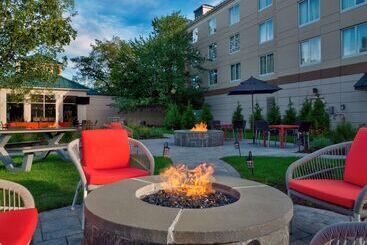 هتل Hilton Garden Inn Saratoga Springs