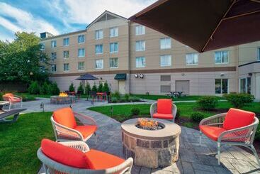 هتل Hilton Garden Inn Saratoga Springs