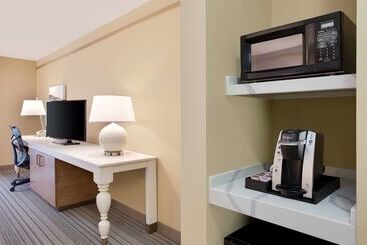 هتل Hilton Garden Inn Saratoga Springs