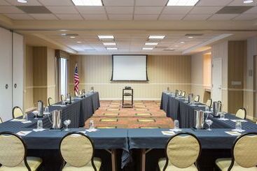 هتل Hilton Garden Inn Saratoga Springs