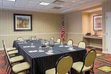 هتل Hilton Garden Inn Saratoga Springs