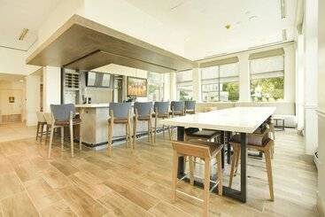 هتل Hilton Garden Inn Saratoga Springs