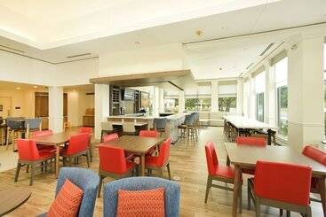 هتل Hilton Garden Inn Saratoga Springs