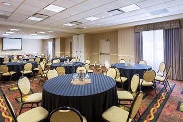 هتل Hilton Garden Inn Saratoga Springs