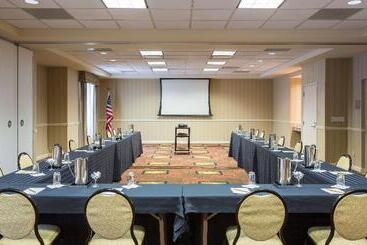 هتل Hilton Garden Inn Saratoga Springs
