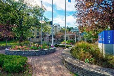 هتل Hilton Garden Inn Saratoga Springs