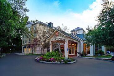 هتل Hilton Garden Inn Saratoga Springs