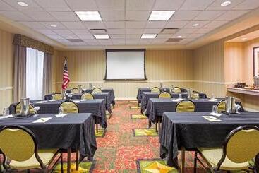 هتل Hilton Garden Inn Saratoga Springs