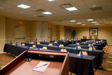 هتل Hilton Garden Inn Saratoga Springs