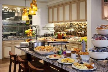 هتل Hilton Garden Inn Saratoga Springs