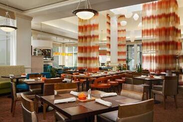 هتل Hilton Garden Inn Saratoga Springs