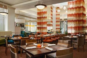 هتل Hilton Garden Inn Saratoga Springs