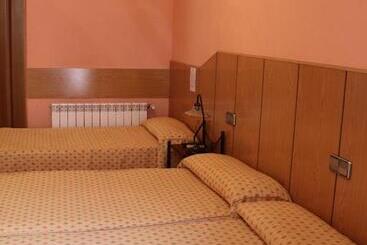 هتل Hostal Maria Ronda