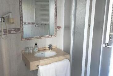 هتل Hostal Maria Ronda