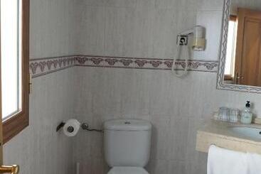 هتل Hostal Maria Ronda
