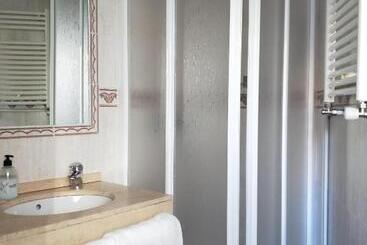 هتل Hostal Maria Ronda