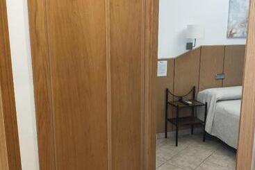 هتل Hostal Maria Ronda