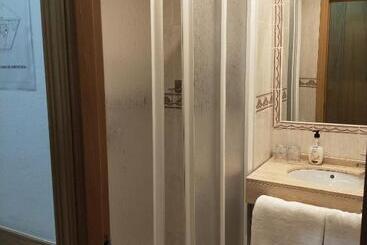 هتل Hostal Maria Ronda