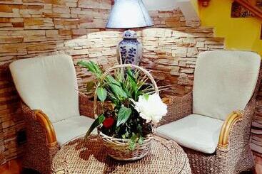 هتل Hostal Maria Ronda