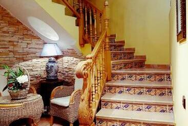 هتل Hostal Maria Ronda