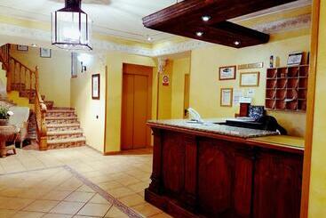هتل Hostal Maria Ronda