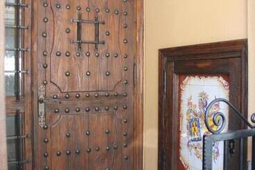 هتل Hostal Maria Ronda