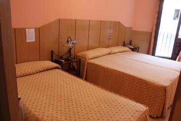 هتل Hostal Maria Ronda