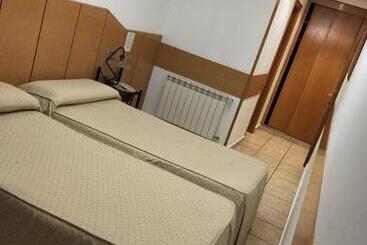 هتل Hostal Maria Ronda