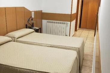هتل Hostal Maria Ronda