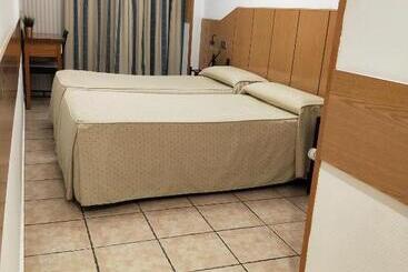 هتل Hostal Maria Ronda