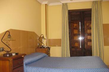 هتل Hostal Maria Ronda