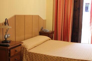 هتل Hostal Maria Ronda