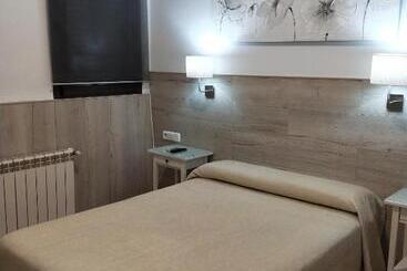 هتل Hostal Maria Ronda