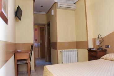 هتل Hostal Maria Ronda